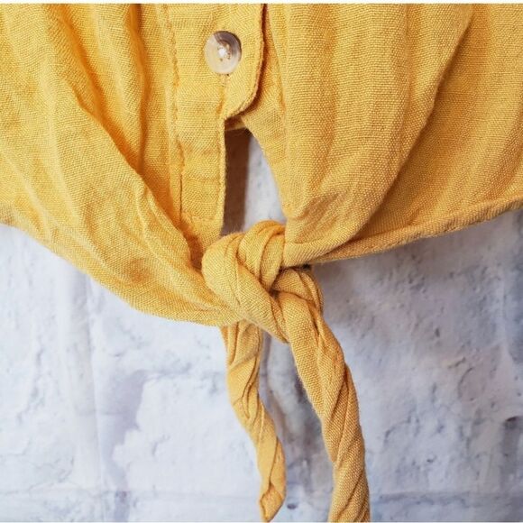 STYLE ENVY Linen-Blend Knotted Front Cropped Button Down Shirt Small - Picture 4 of 7